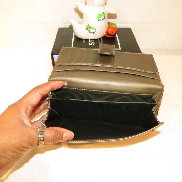 Gucci Wallet Pre-loved, but in Great Condition. - Picture 14 of 14